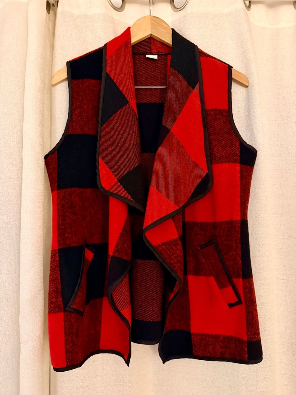 Buffalo Plaid Open-Front Sleeveless Cardigan Vest - Red & Black